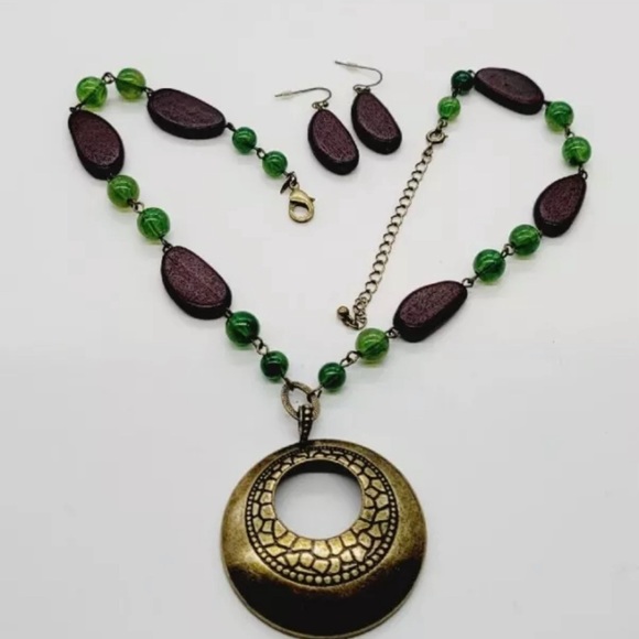 Avon Beaded Chic Gift Set Matching Necklace & Earrings #6 - Picture 4 of 7